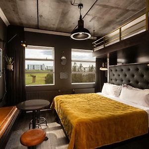 R13 - A Townhouse Hotel
